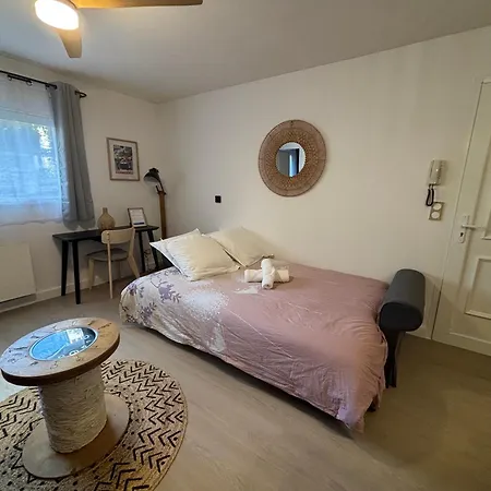 Cocon Castetnau, Au Calme Centre-ville 39 M2 Appartement *